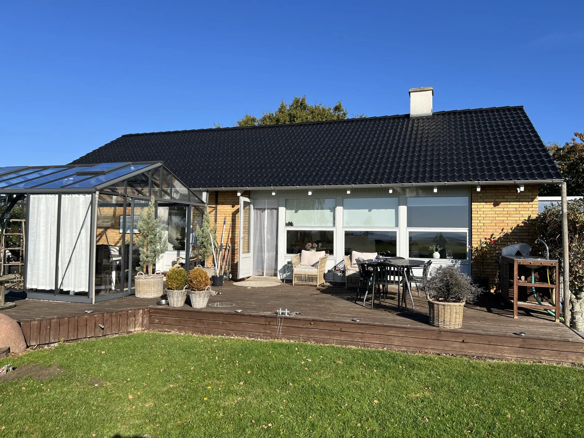 Rensning og maling af cementtegltag